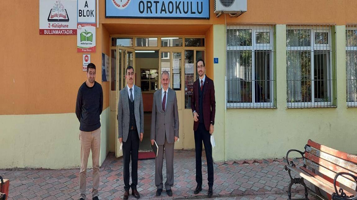 İlçe Milli Eğitim Müdürü Yunus Yıldız  ve İlçe Şube Müdürü Mehmet Apaydın  okulumuzu ziyaret ettiler