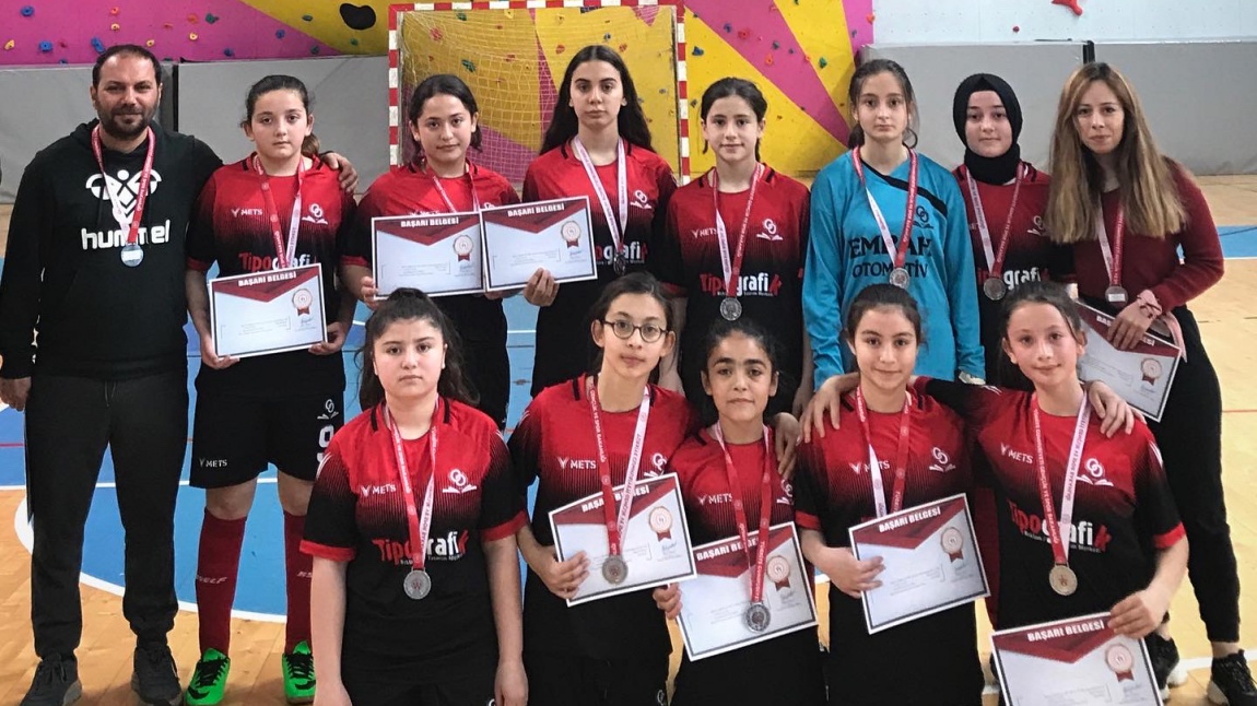 Okulumuz Zonguldak, İstanbul ve Sakarya takımlarını yenerek futsalda bölge grup birincisi olmuştur ve Türkiye yarı finallerine katılmaya hak kazanmıştır. 