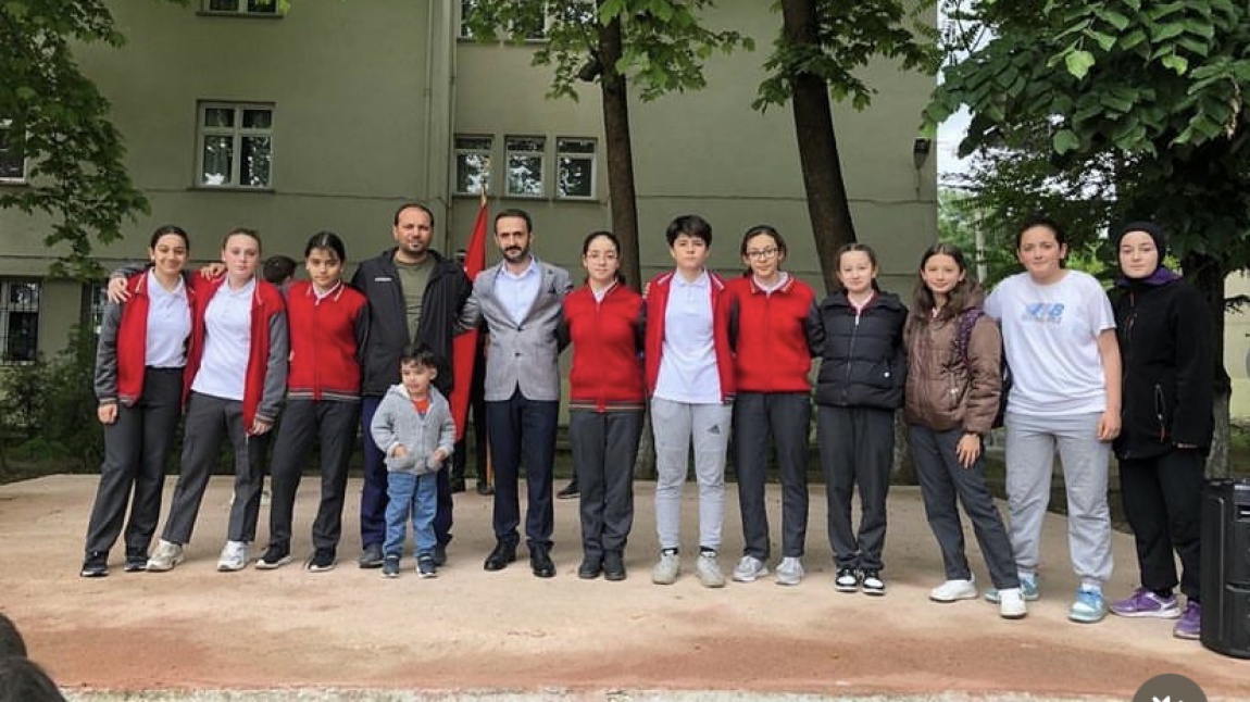 Kız Futsal takımımız Türkiye ilk 16 takımı içerisinde yer alarak yarışmayı tamamladı. 